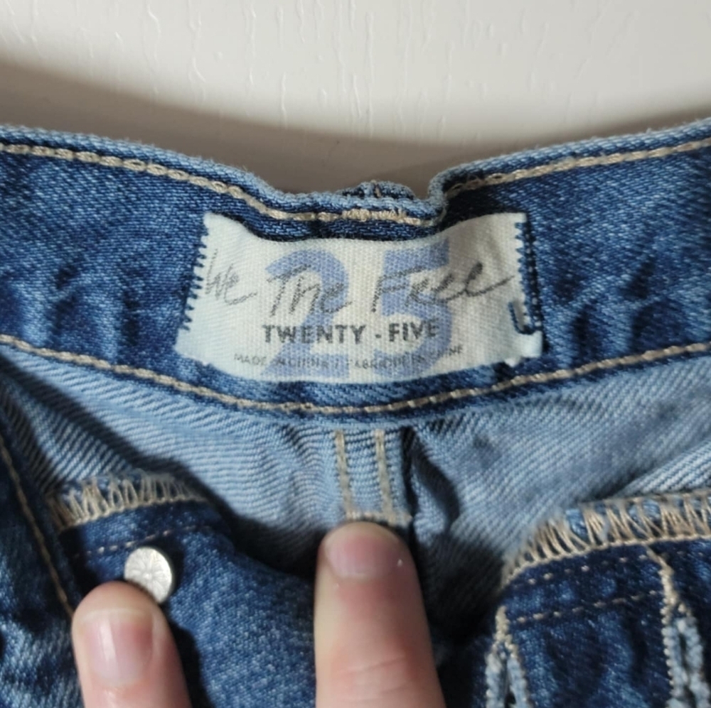 We The Free Free People Button Fly Distressed Denim Shorts | Size 25 - Picture 4 of 6
